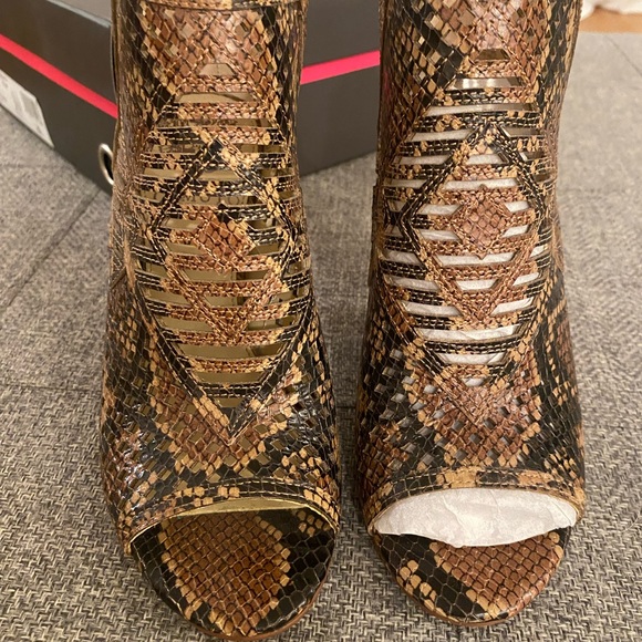 Vince Camuto Open Toe Bootie - Picture 5 of 10